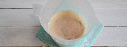 пышные оладьи на кефире и дрожжах. Шаг 4