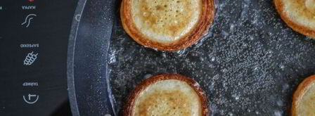 пышные оладьи на кефире и дрожжах. Шаг 11