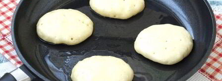 пышные оладьи с творогом на кефире. Шаг 10