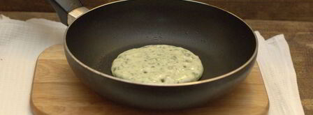 шпинатные оладьи с семгой. Шаг 5