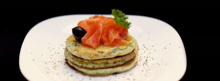 шпинатные оладьи с семгой. Шаг 7