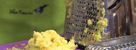 яблочные оладушки с грецкими орехами и изюмом. Шаг 2