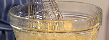 яблочные оладушки с грецкими орехами и изюмом. Шаг 4