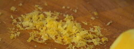 яблочные оладушки с грецкими орехами и изюмом. Шаг 5