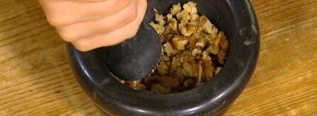 яблочные оладушки с грецкими орехами и изюмом. Шаг 6