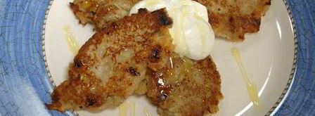 яблочные оладушки с грецкими орехами и изюмом. Шаг 10