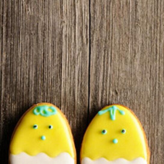 Рецепт домашнее имбирное печенье к пасхе в виде крашеных яиц