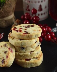 Печенье с орехами и ягодами