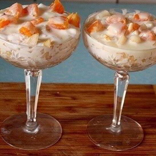 Рецепт слоеный фруктовый десерт с пломбиром и печеньем