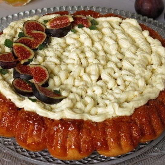 Рецепт инжирный пирог с карамелью и сливочным кремом