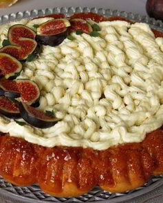 Инжирный пирог с карамелью и сливочным кремом