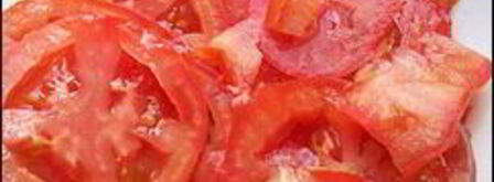 пирог из лаваша, помидор, колбасы, буженины, сыра и зелени. Шаг 3