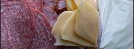 пирог из лаваша, помидор, колбасы, буженины, сыра и зелени. Шаг 4