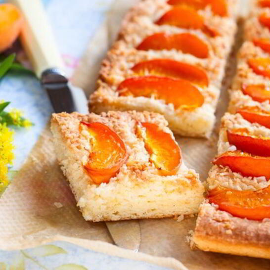 Рецепт пирог с абрикосом и кокосовой стружкой