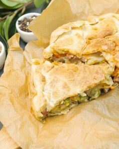 Пирог с горячим Оливье