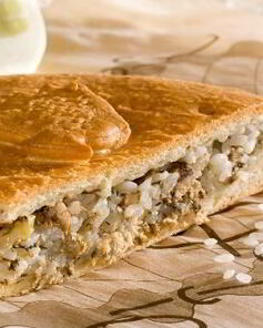 Пирог с рыбной консервой и рисом