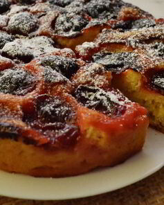 Пирог со сливами