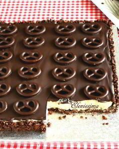 Шоколадный пирог с мини-бретцелями