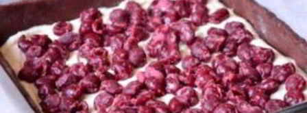 шоколадный пирог с творогом и вишней. Шаг 3