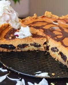 Творожно-карамельный пирог с черносливом