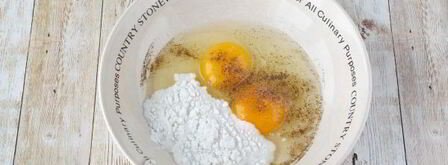 ленивые пирожки с яйцом и зеленым луком. Шаг 5