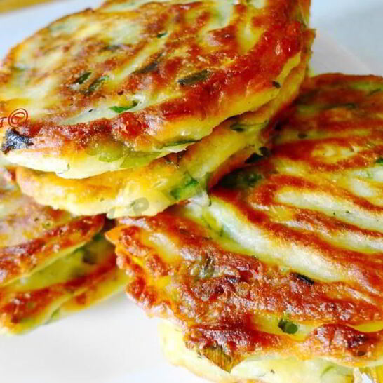 Рецепт оладушки-пирожки с зеленью и яйцом