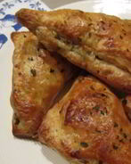 Пирожки с фаршем из слоеного теста