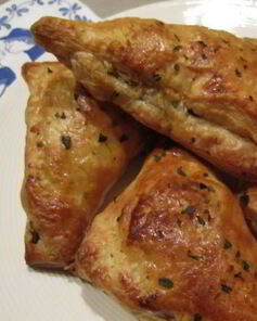 Пирожки с фаршем из слоеного теста