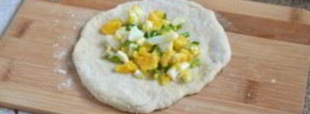 пирожки с луком на кефире. Шаг 10