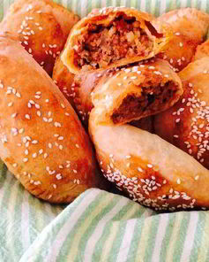 Пирожки с мясом, булгуром и сулугуни