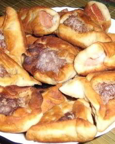 Пирожки с сырно-колбасной начинкой из песочного дрожжевого теста