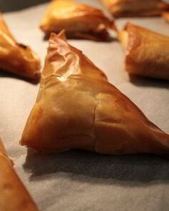 Пирожки с тыквой, изюмом и фетой