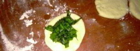 пирожки со щавелем из дрожжевого теста. Шаг 2