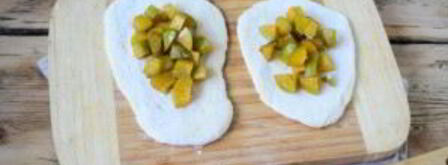 пирожки со сливой на сковороде. Шаг 6