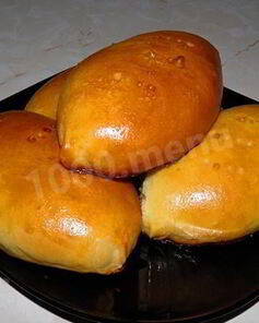 Сдобные дрожжевые пирожки с яйцом и луком