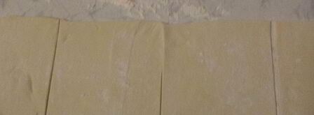 слоеные пирожки с вишнево-кокосовой начинкой. Шаг 3