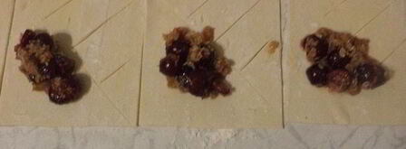 слоеные пирожки с вишнево-кокосовой начинкой. Шаг 4