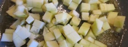 творожные пирожки в духовке с яблоком и корицей. Шаг 2