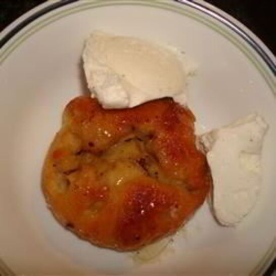 Рецепт яблочные пирожки в сливочно-ванильном соусе