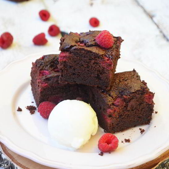 Рецепт брауни на темном пиве с малиной