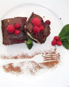 Малиновый мраморный брауни