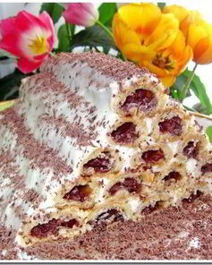 Медовые пирожные с вишнями