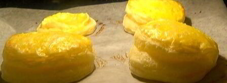 пирожные с кремом из маскарпоне, клубникой и базиликом. Шаг 7