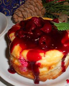 Пирожные с вишней и творожным кремом