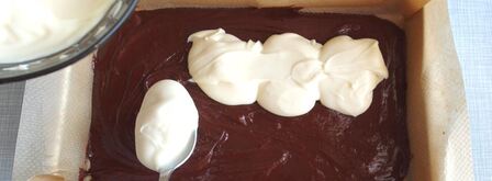 шоколадные брауни со сливочным сыром маскарпоне и свежими ягодами. Шаг 10