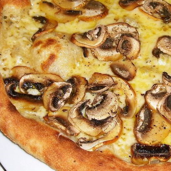 Рецепт домашняя пицца с грибами
