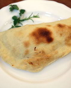 Итальянская закрытая пицца Калвазоне