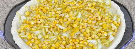 луковая пицца с кукурузой и моцареллой. Шаг 12