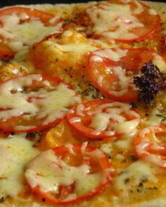 Пицца на сковороде с помидорами