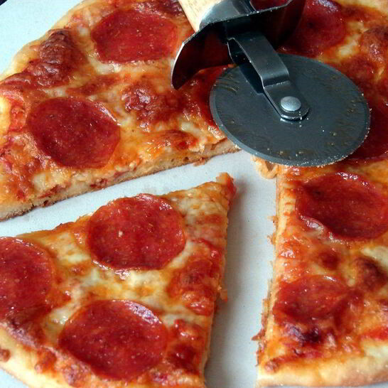 Рецепт пицца с копченой колбаской